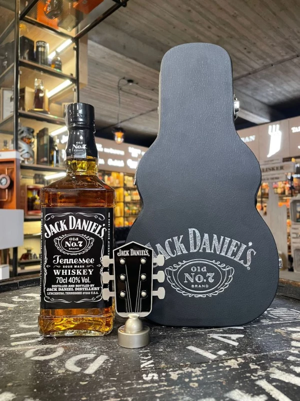 Jack Daniel's opakowaniu w kształcie gitary